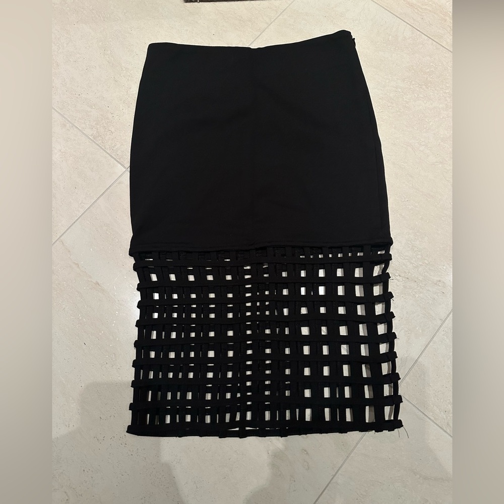 Skirt cage bottom and side zipper